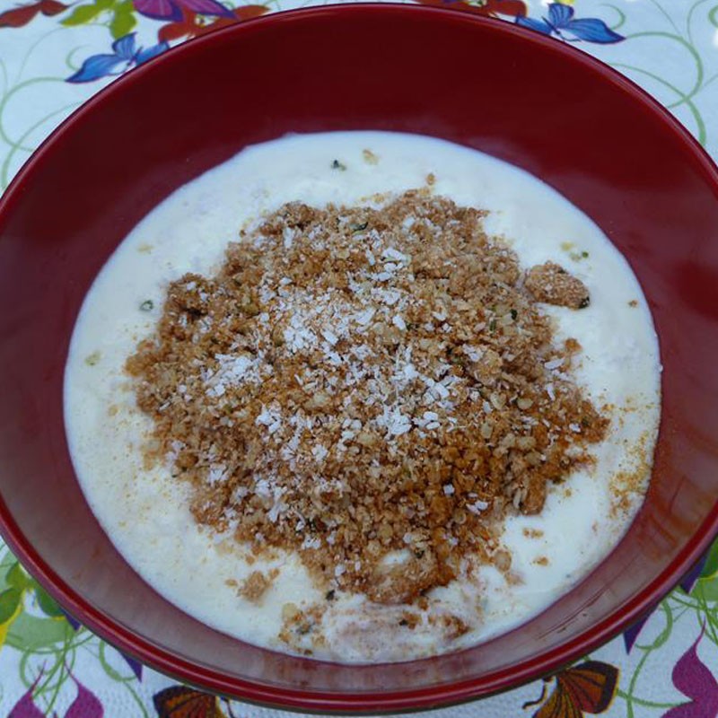 Kokos-amandelmuesli met soja-yoghurt